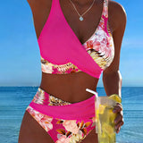 Bikini with contrasting floral print and cutout