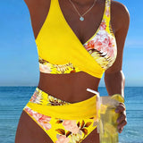 Bikini with contrasting floral print and cutout